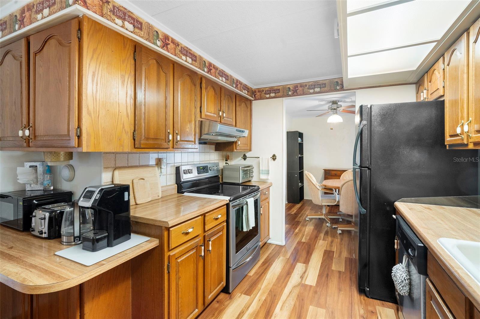 Listing photo id 2 for 232 Meadow Lark Drive