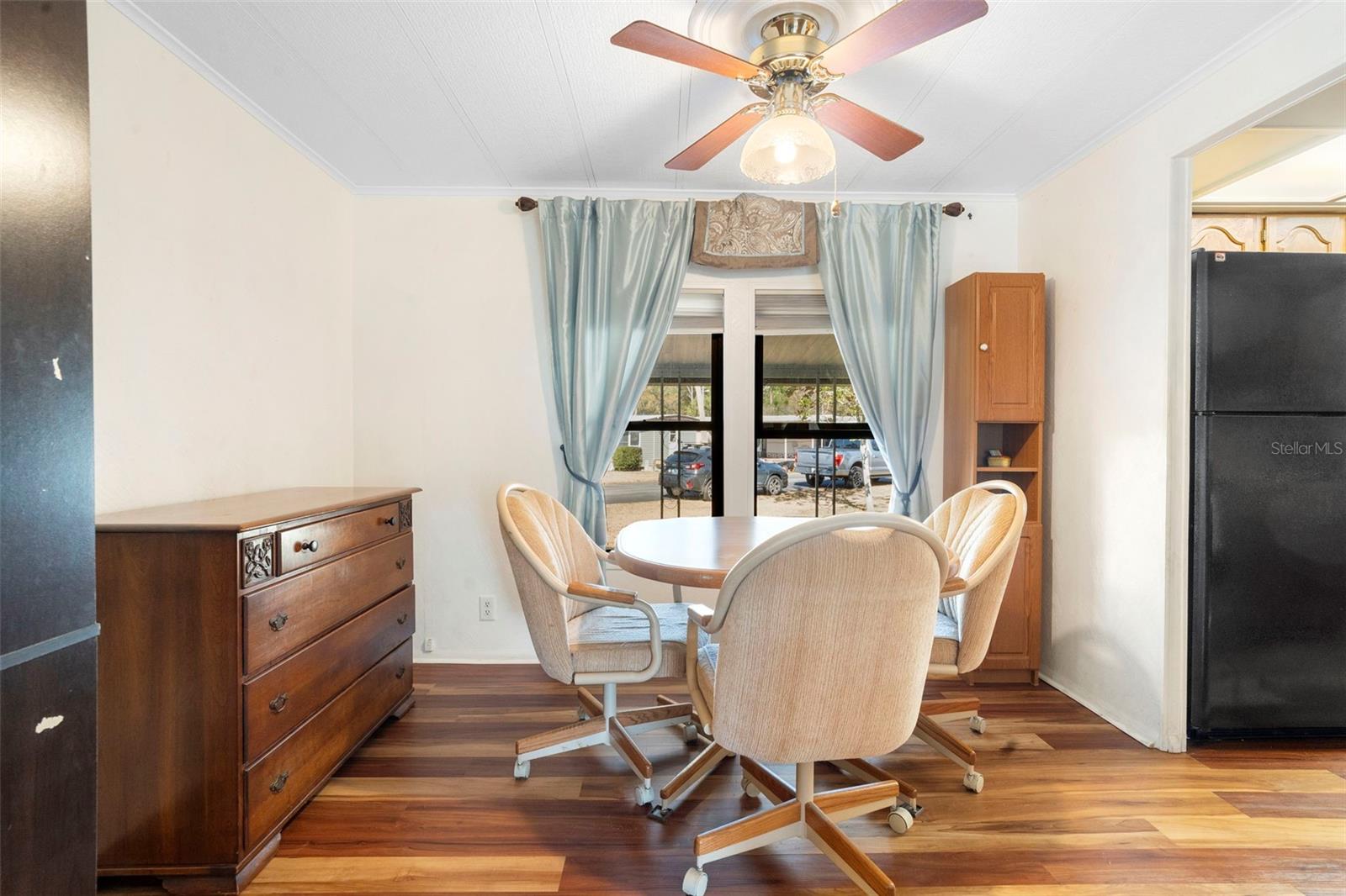 Listing photo id 5 for 232 Meadow Lark Drive