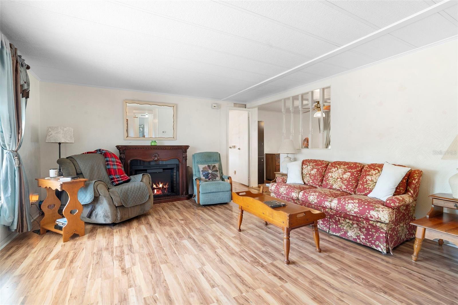 Listing photo id 7 for 232 Meadow Lark Drive