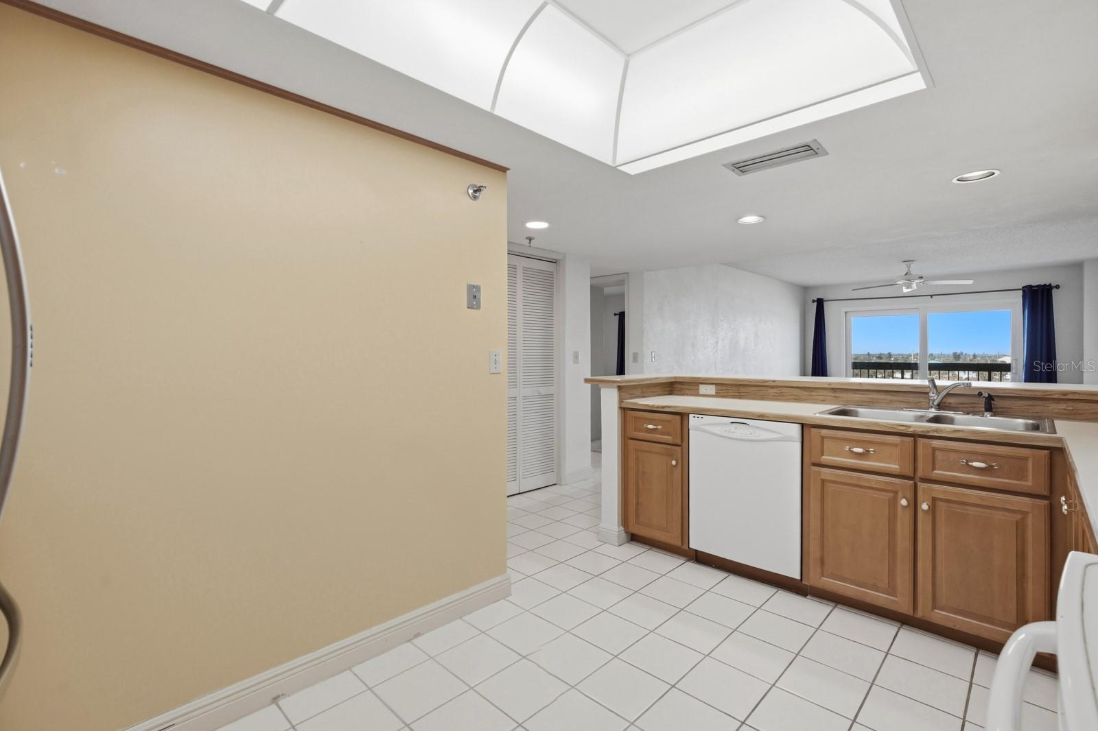 Image 20 of 40 For 1513 Ocean Shore Boulevard 4e