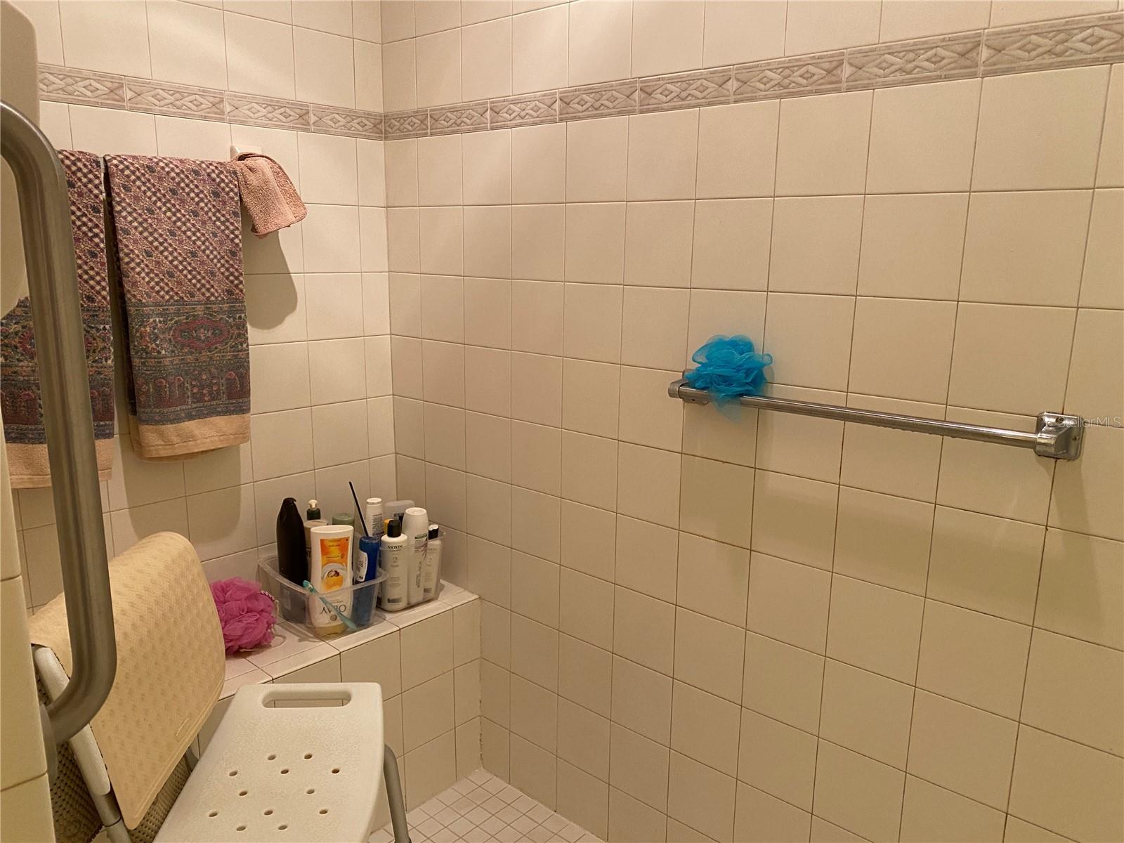 Image 23 of 47 For 8464 82nd Circle