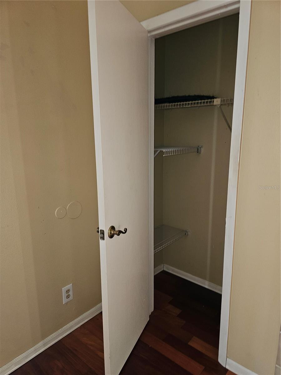 Image 5 of 9 For 415 Lakepointe Drive 204