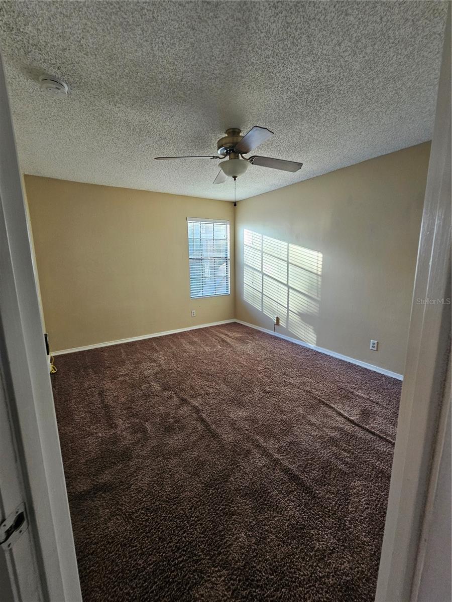 Image 7 of 9 For 415 Lakepointe Drive 204