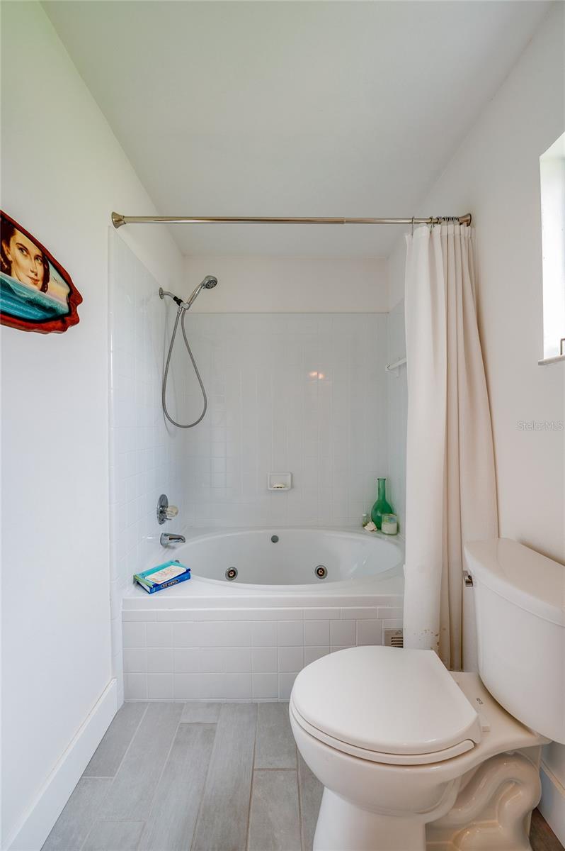 Image 14 of 33 For 4712 Dixie Drive