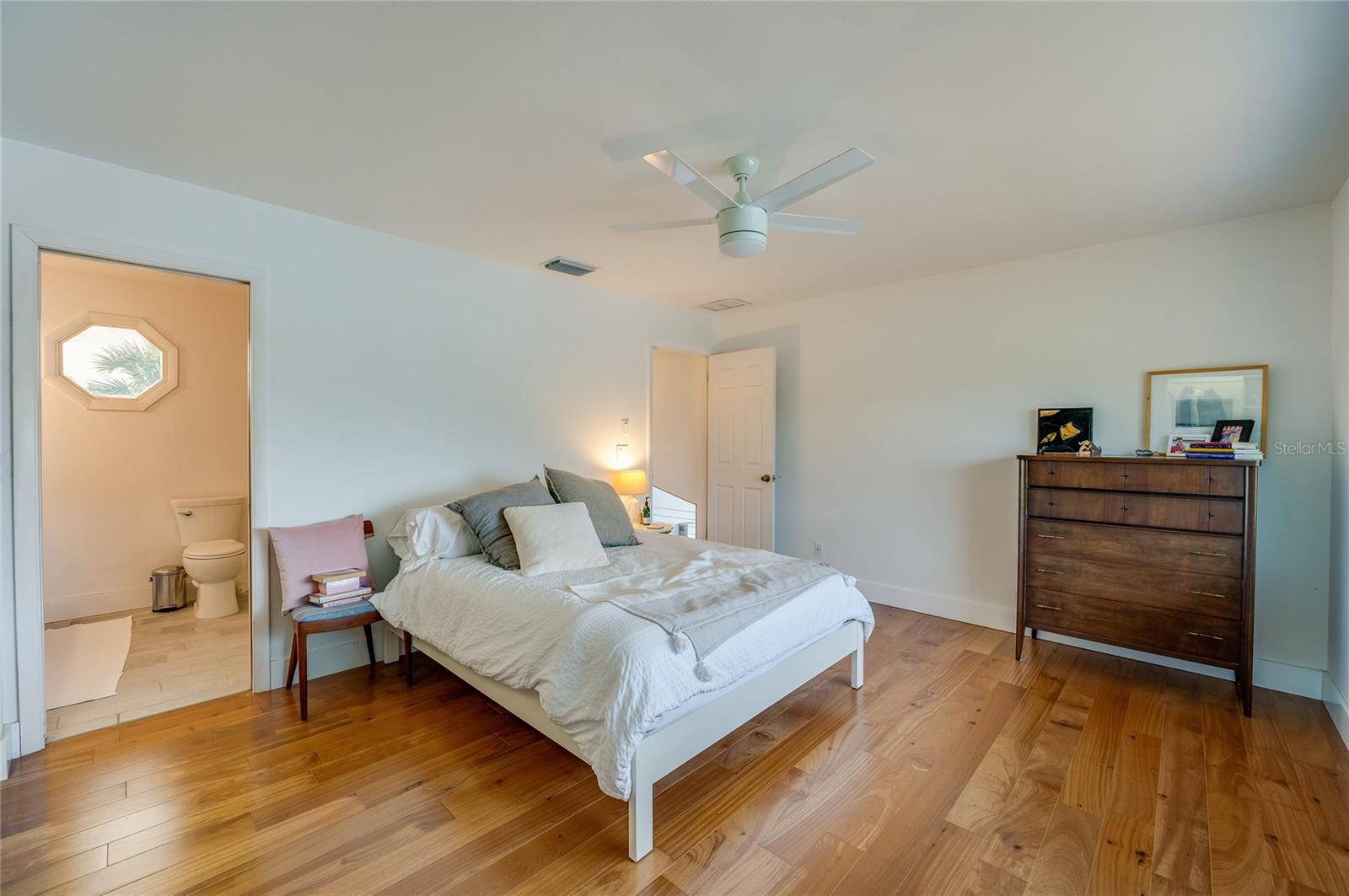 Image 16 of 33 For 4712 Dixie Drive