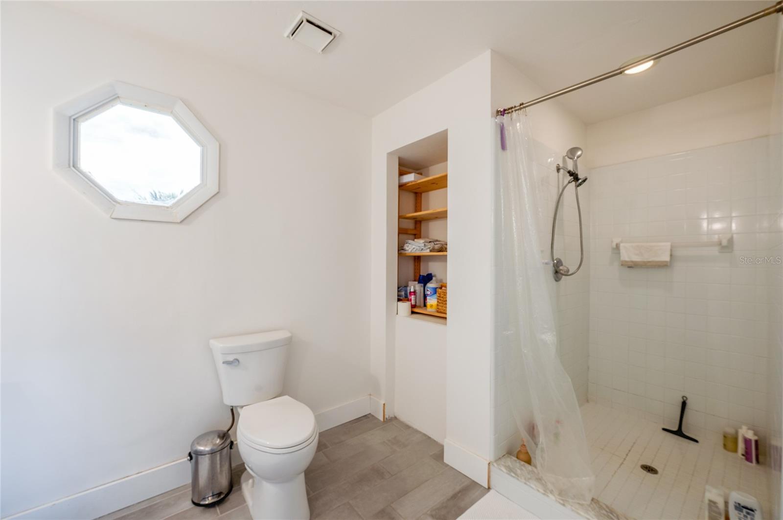 Image 18 of 33 For 4712 Dixie Drive