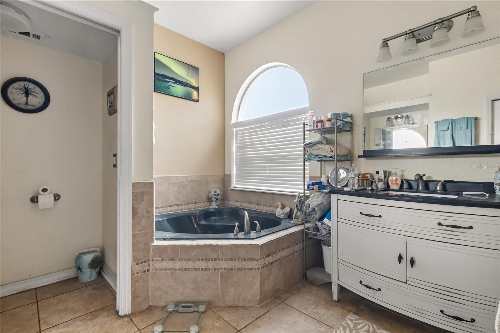 Image 14 of 38 For 16413 Arrowhead Trail