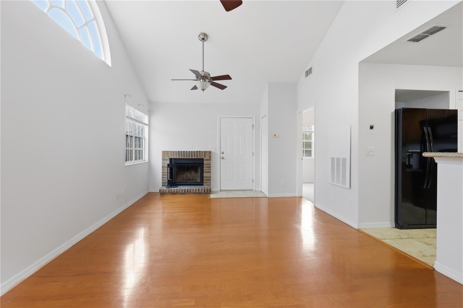 Image 12 of 33 For 949 Bird Bay Court 201