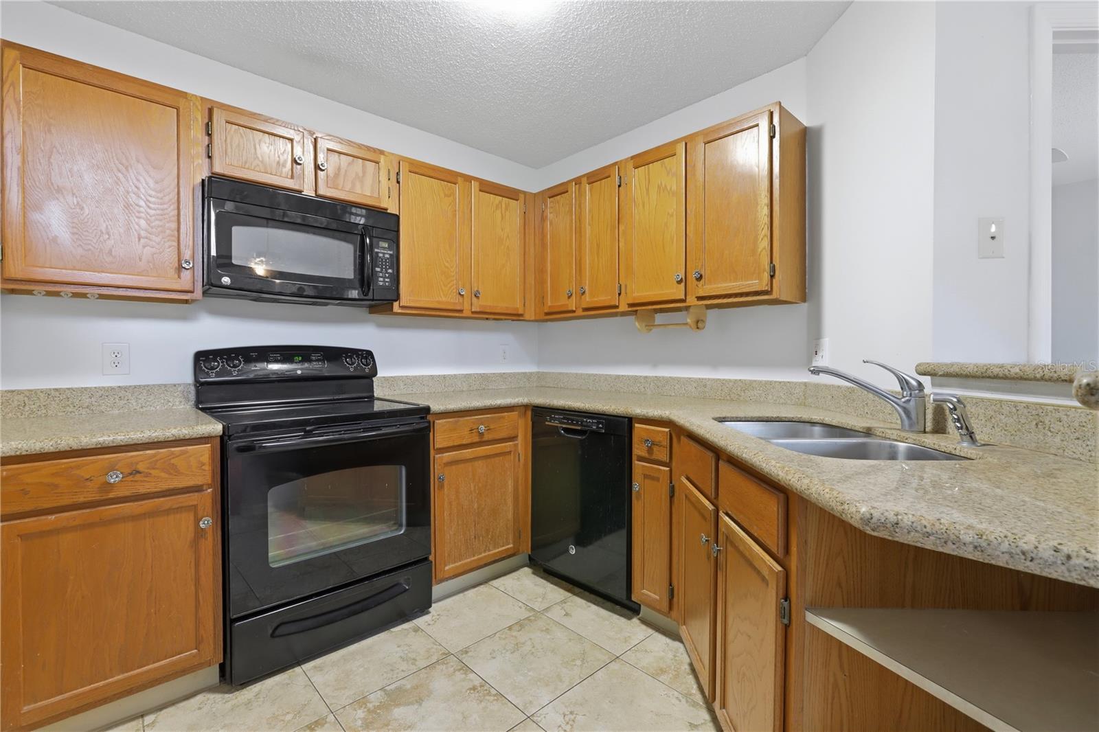 Image 15 of 33 For 949 Bird Bay Court 201