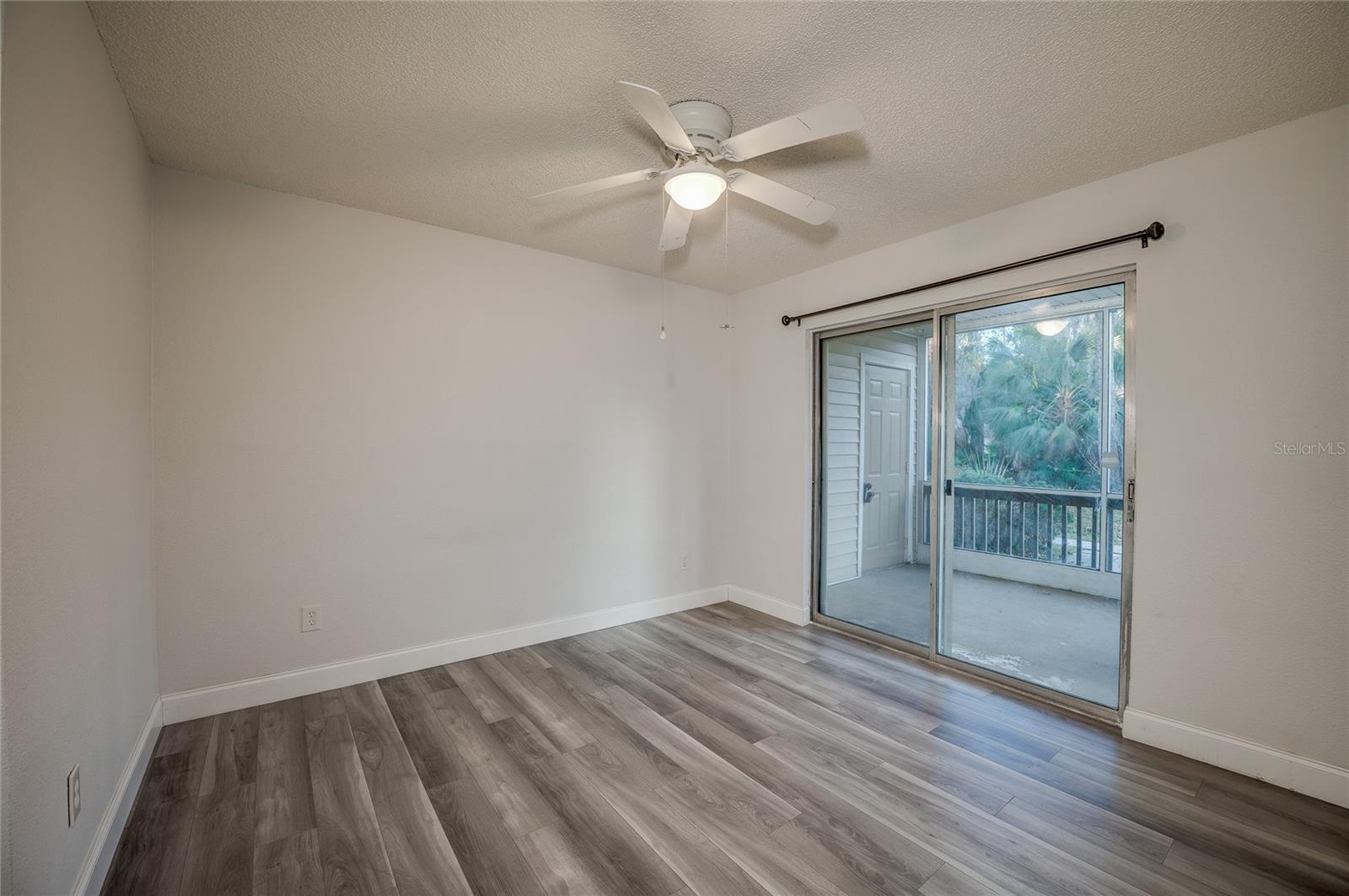 Image 15 of 25 For 1600 Big Tree Road I3