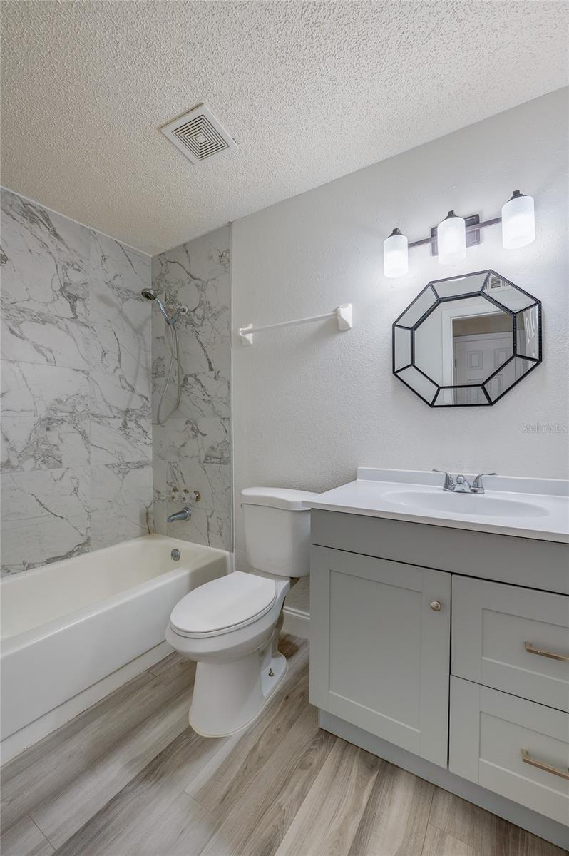 Image 18 of 25 For 1600 Big Tree Road I3