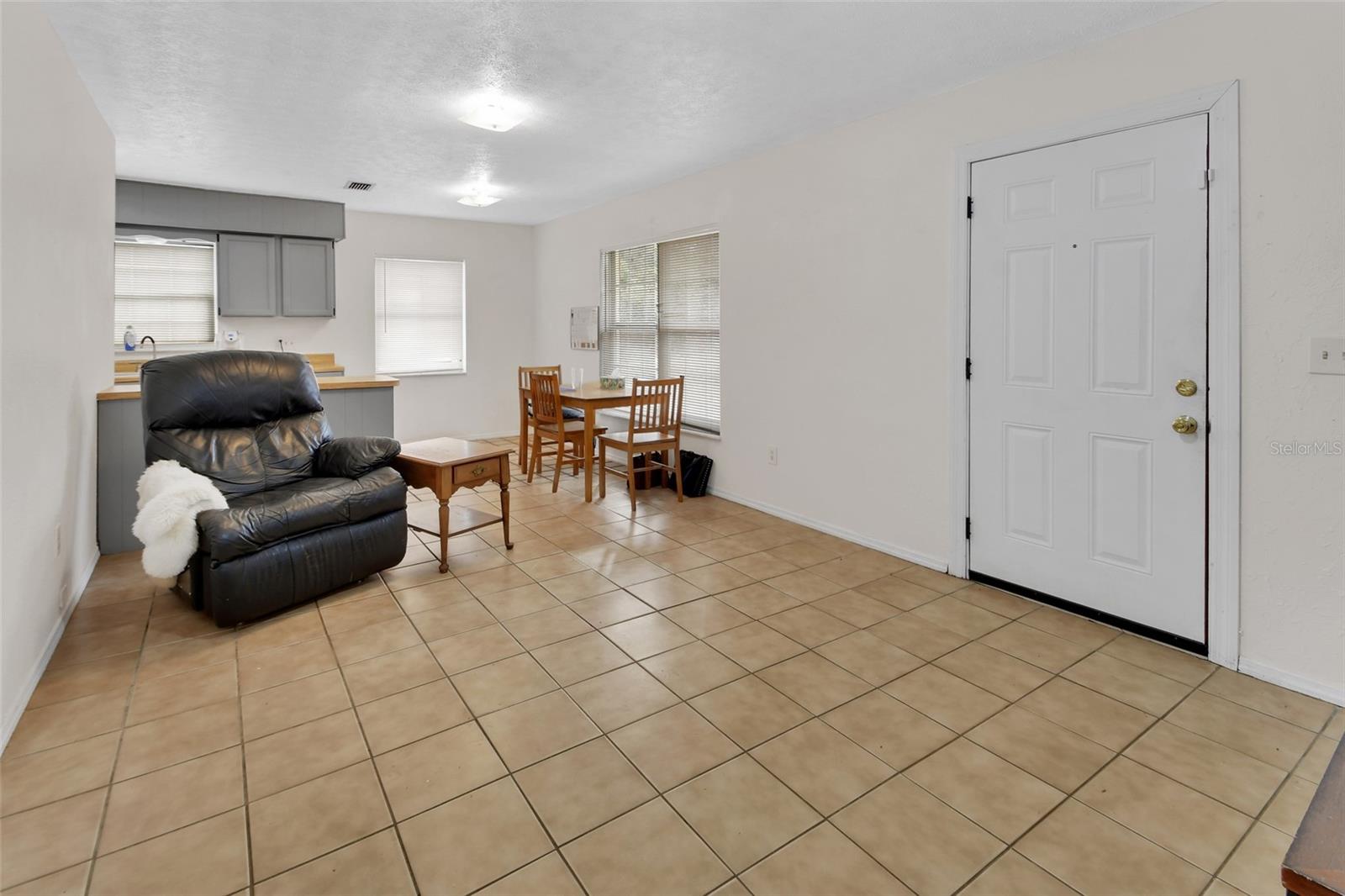 Listing photo id 2 for 1620 Ace Park Drive