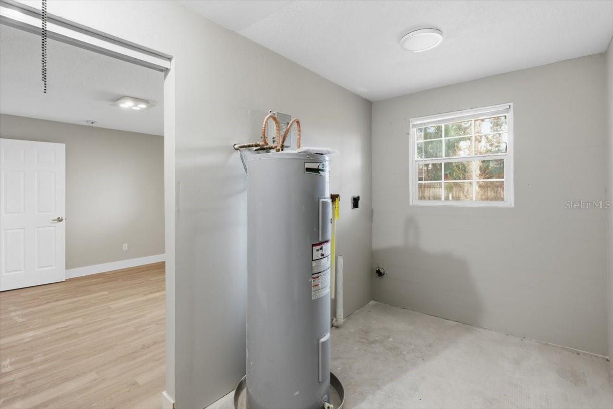 Image 29 of 40 For 1719 Western Road