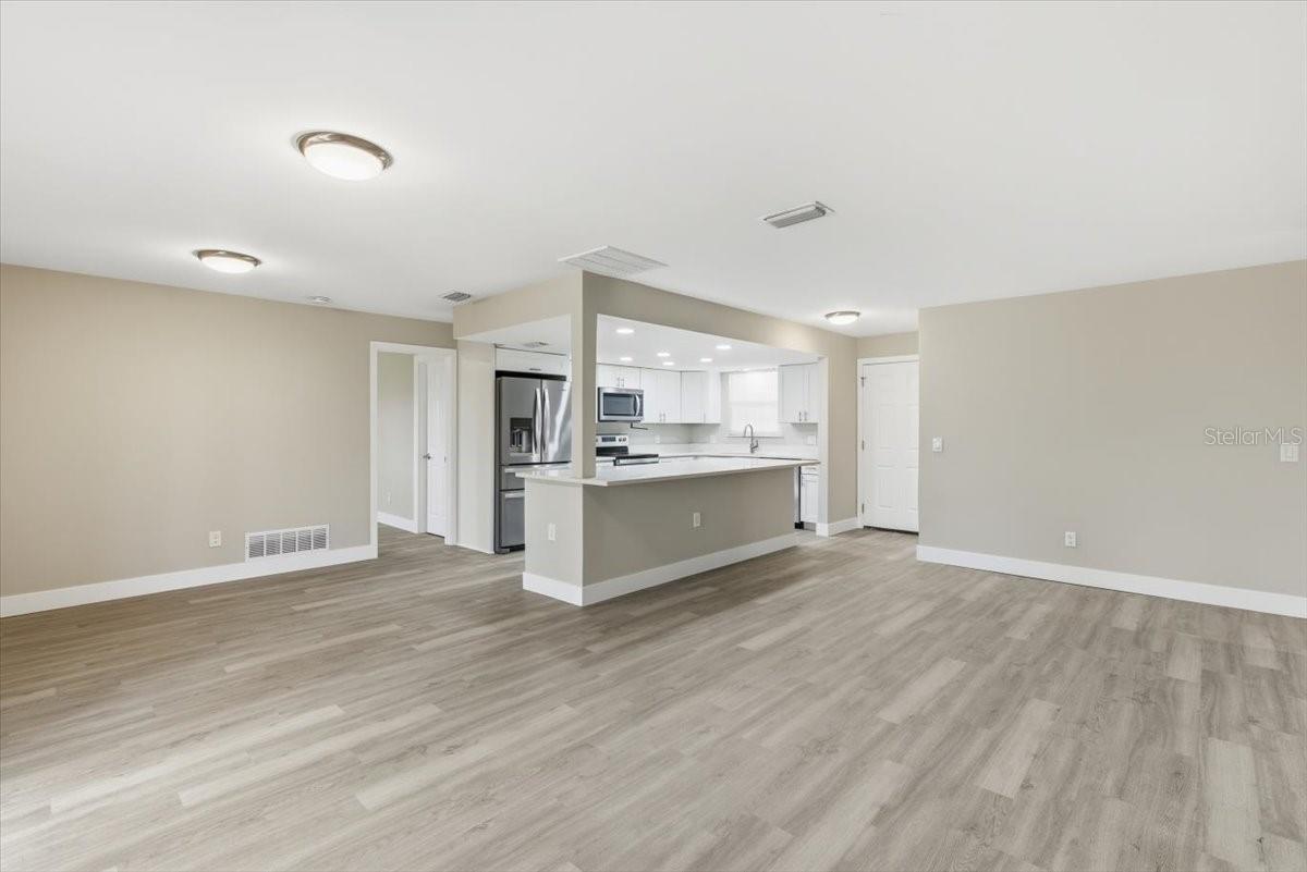 Image 5 of 40 For 1719 Western Road