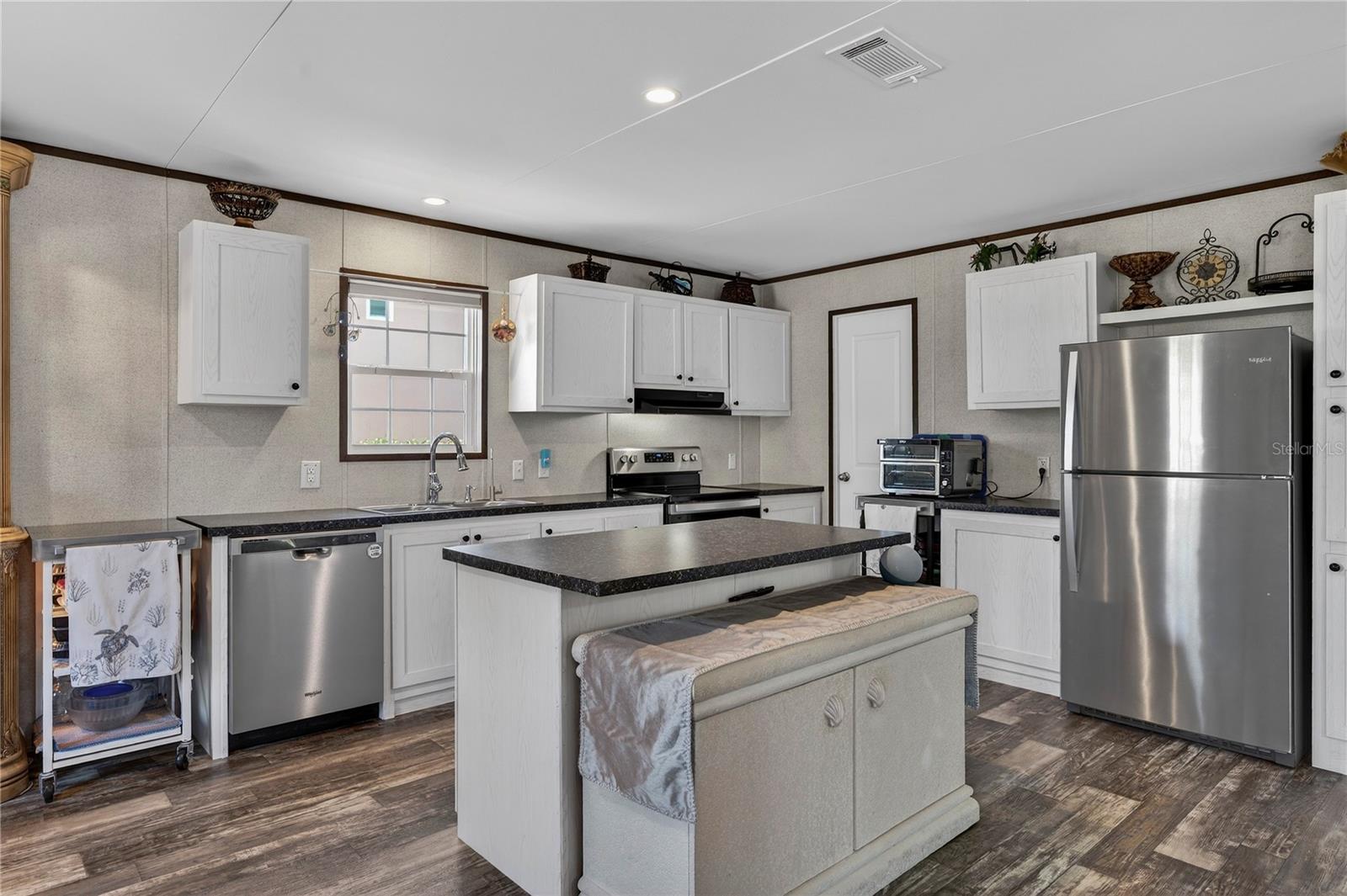 Image 11 of 48 For 185 Coleman Street