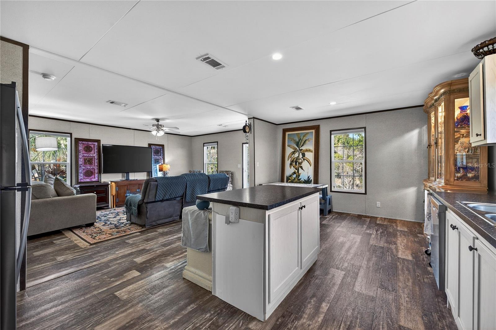 Image 17 of 48 For 185 Coleman Street