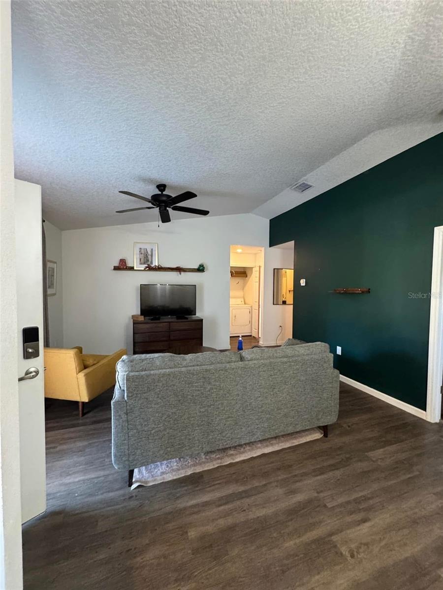 Image 3 of 8 For 1210 Central Parkway