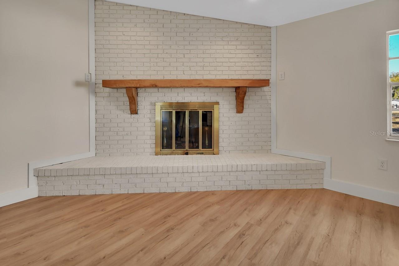 Image 11 of 51 For 570 Cass Street