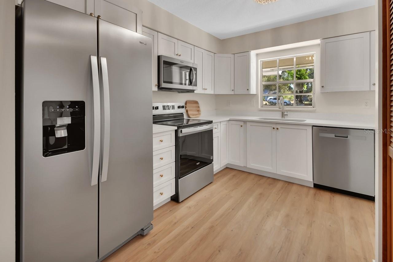 Image 16 of 51 For 570 Cass Street