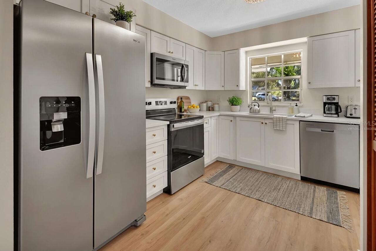 Image 17 of 51 For 570 Cass Street