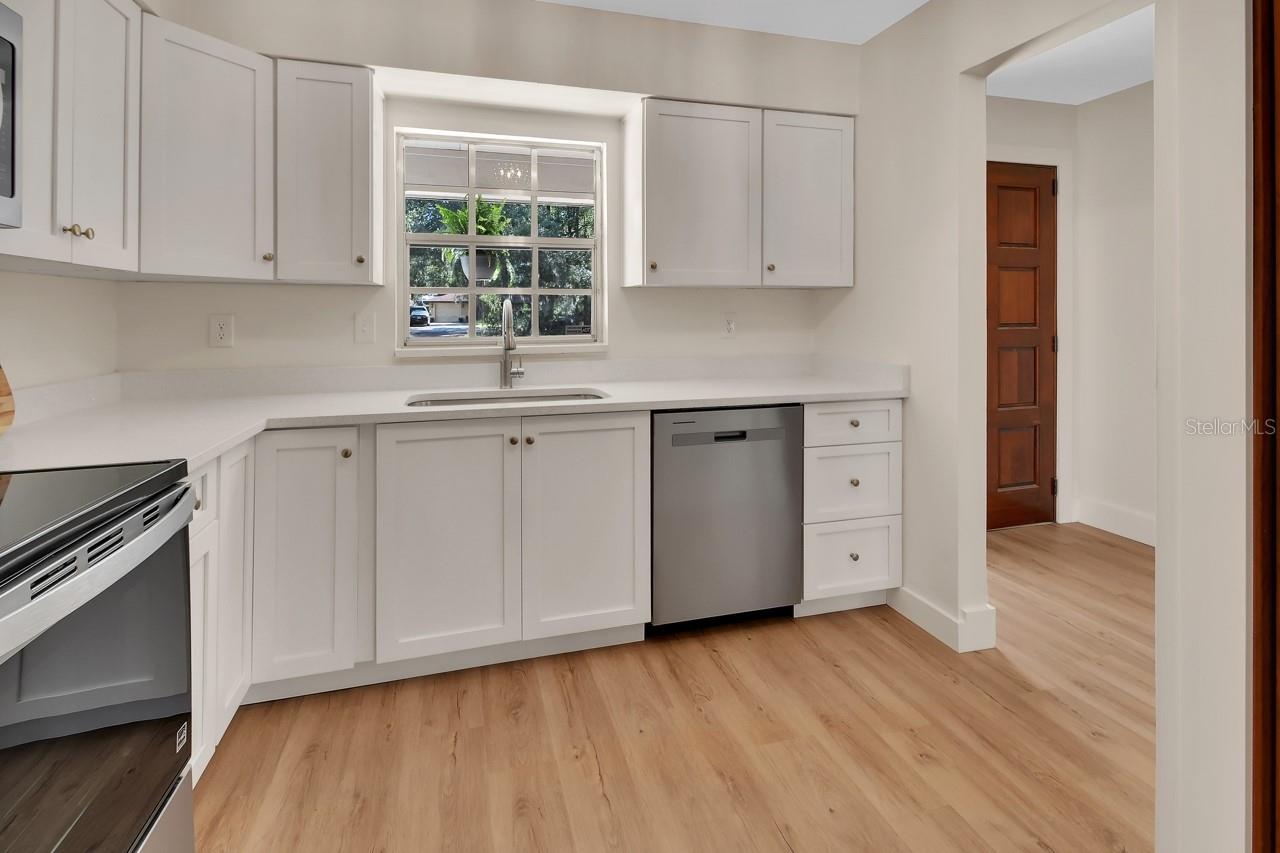 Image 18 of 51 For 570 Cass Street