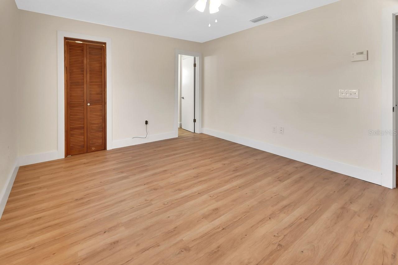 Image 21 of 51 For 570 Cass Street