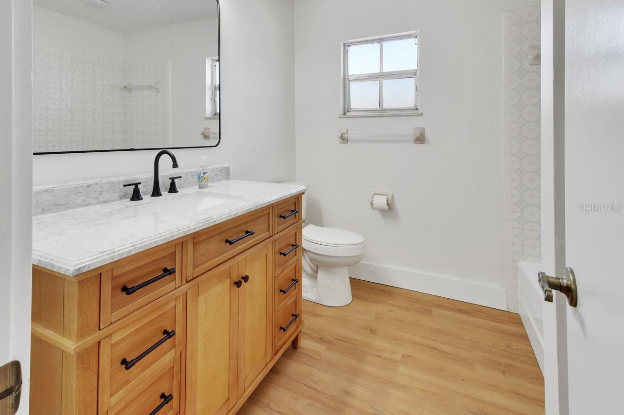 Image 24 of 51 For 570 Cass Street