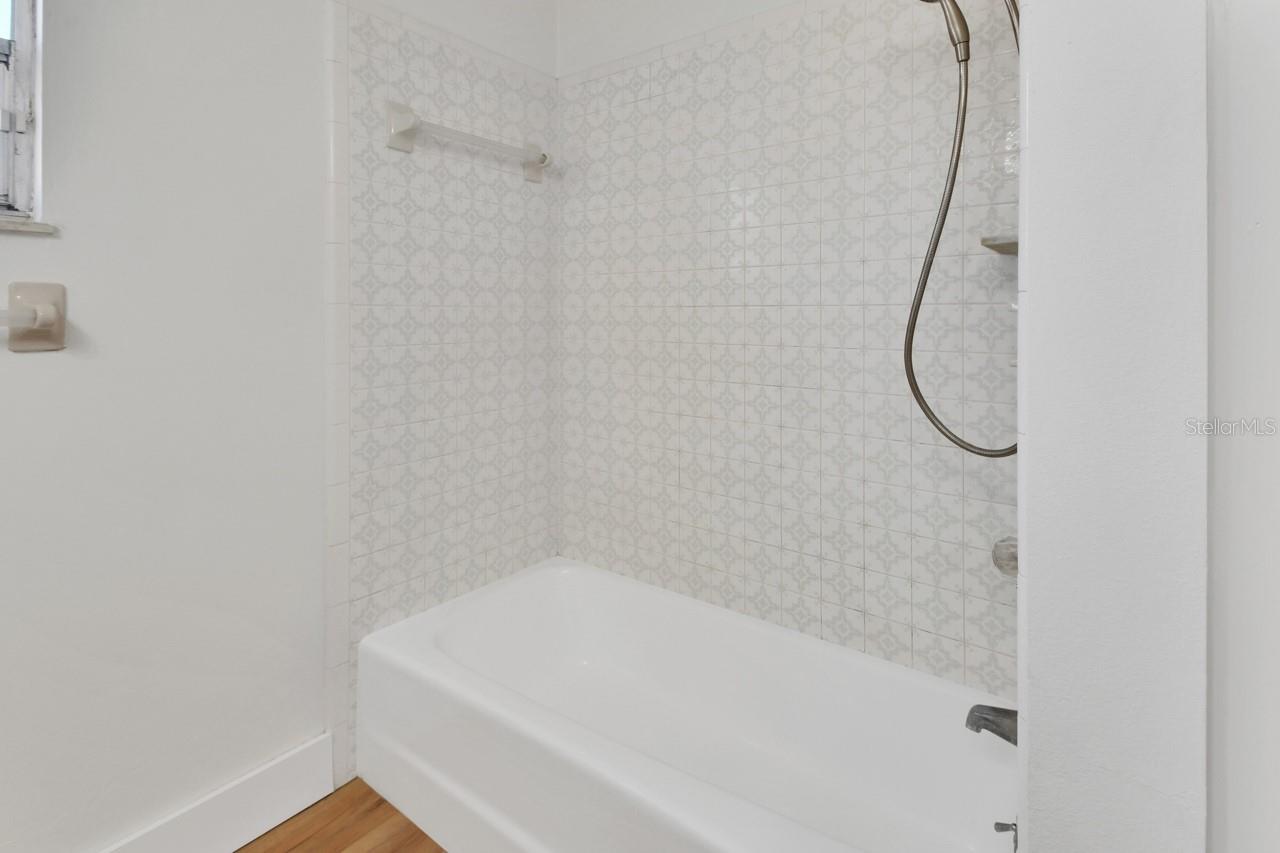 Image 25 of 51 For 570 Cass Street