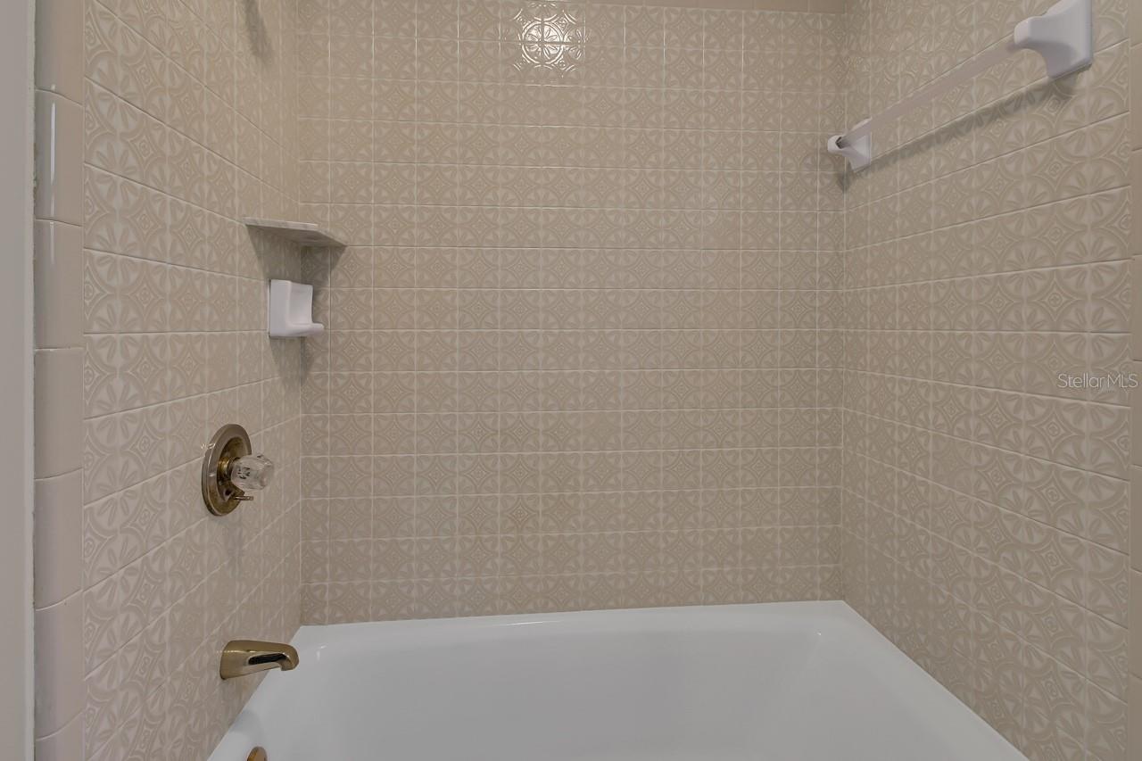 Image 29 of 51 For 570 Cass Street