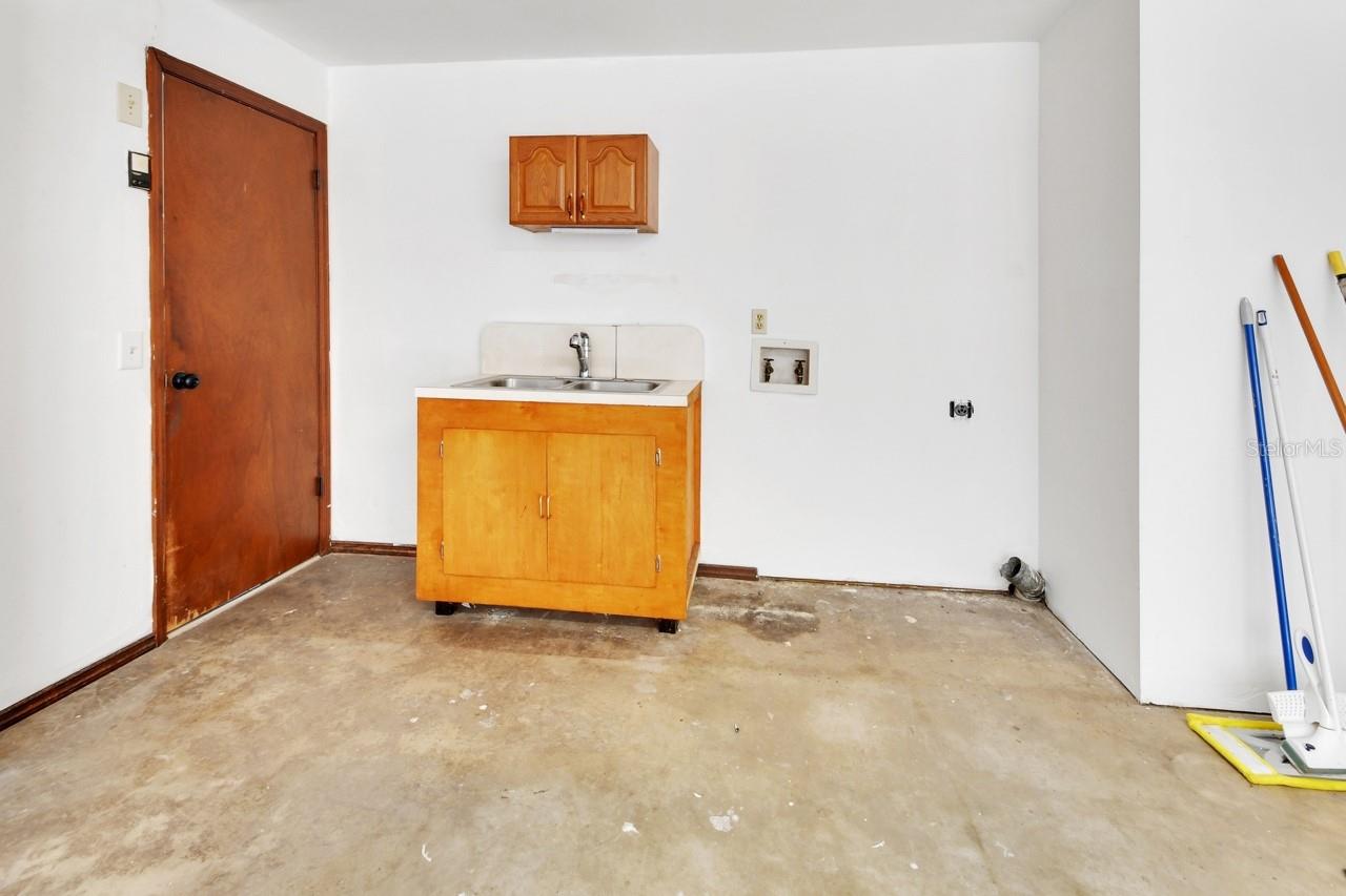 Image 32 of 51 For 570 Cass Street