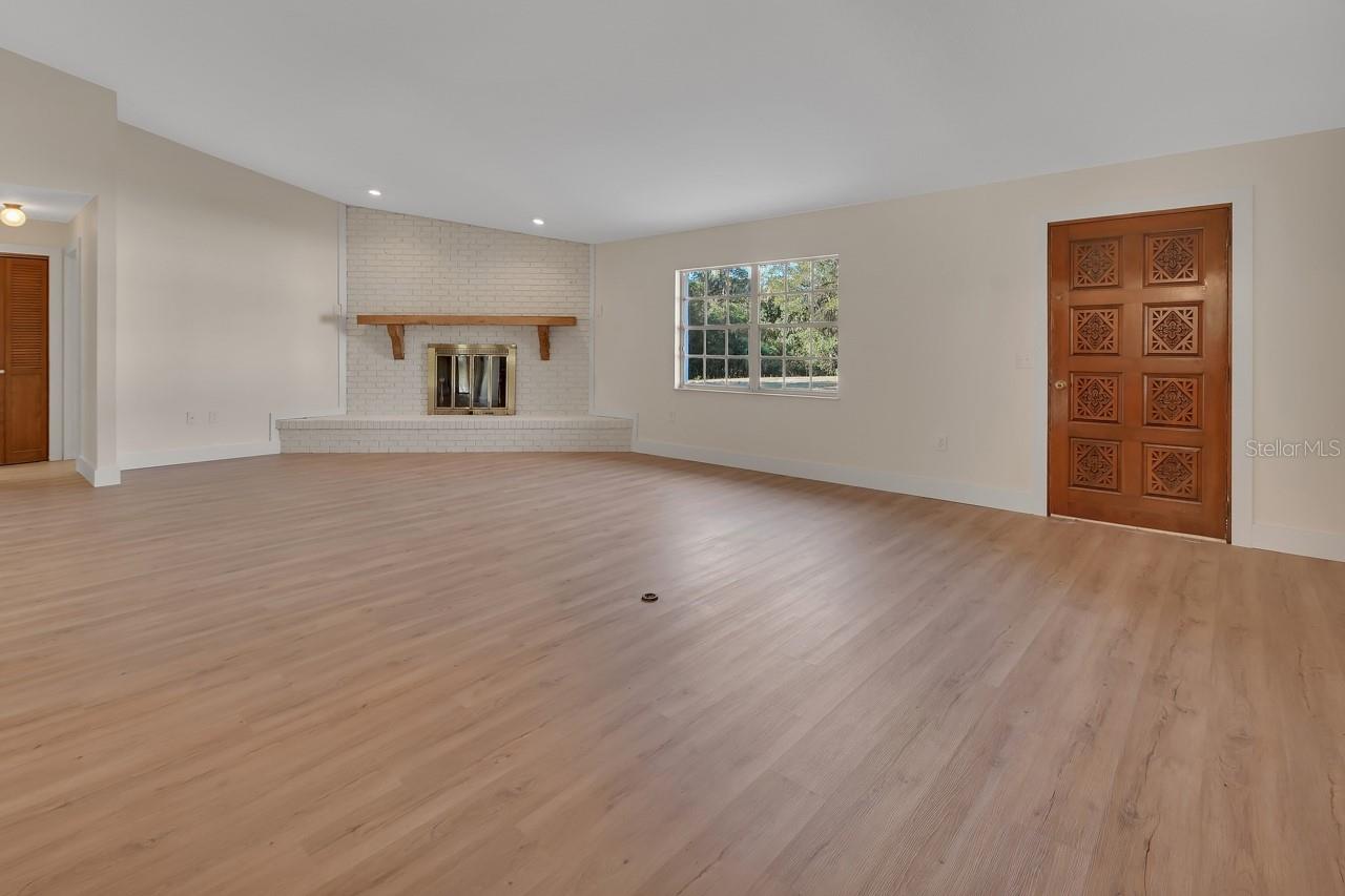 Image 7 of 51 For 570 Cass Street