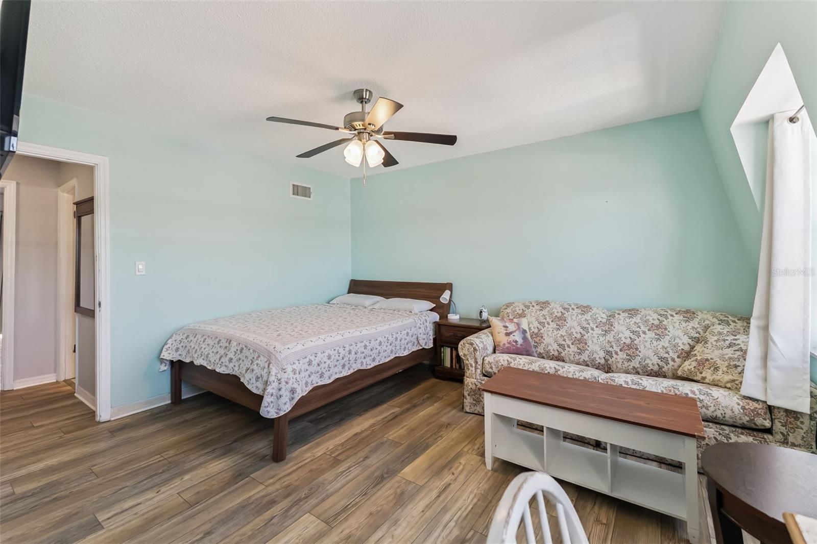 Image 15 of 22 For 2200 Palmetto Avenue F020