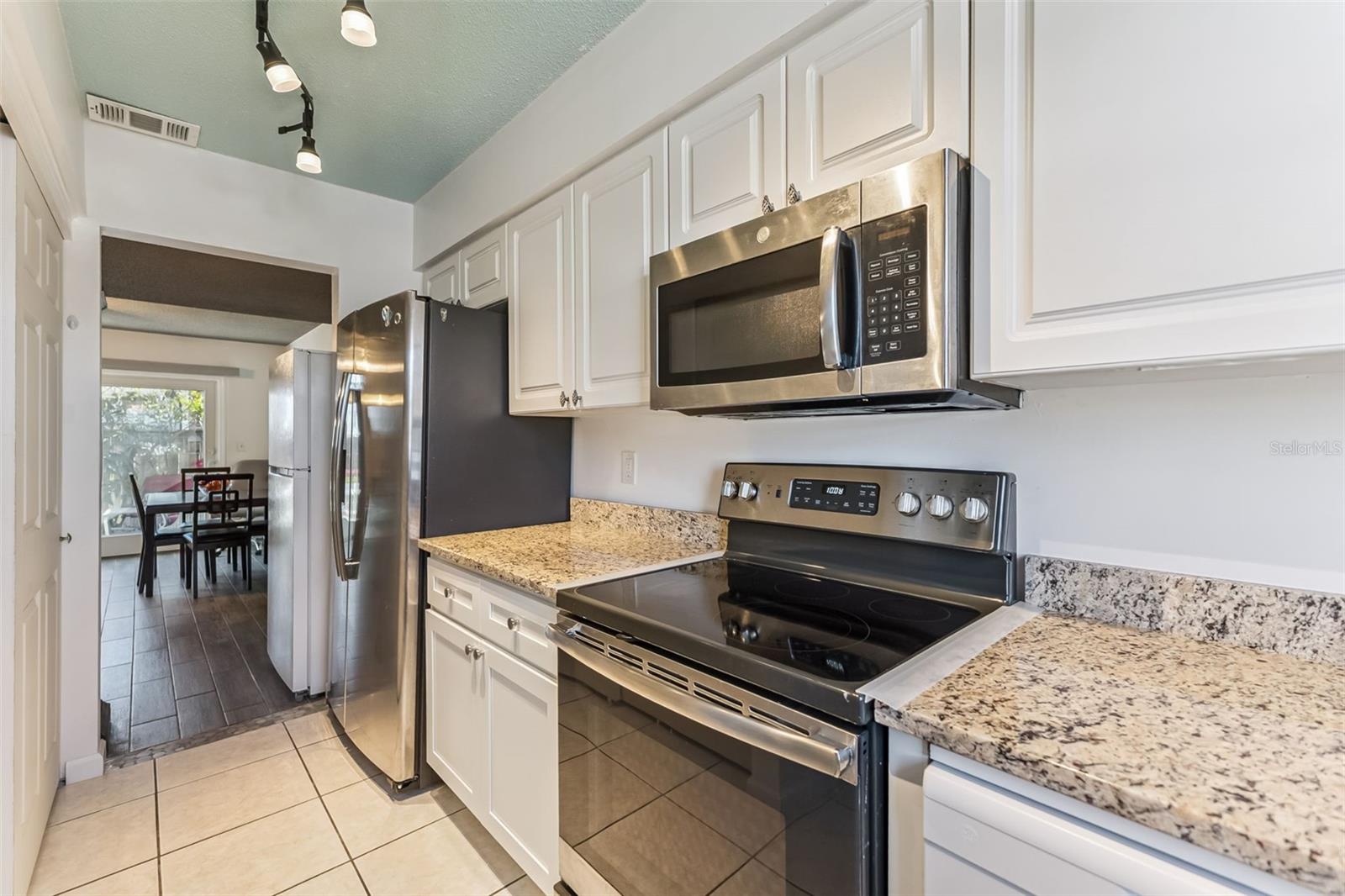 Image 9 of 22 For 2200 Palmetto Avenue F020