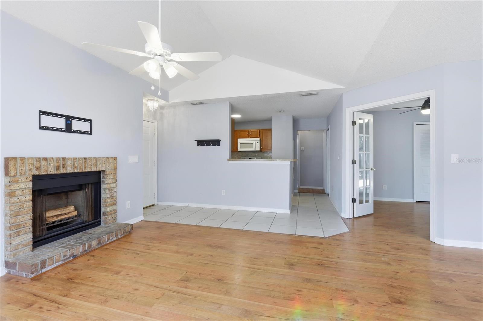 Image 11 of 60 For 966 Helmsley Court 100