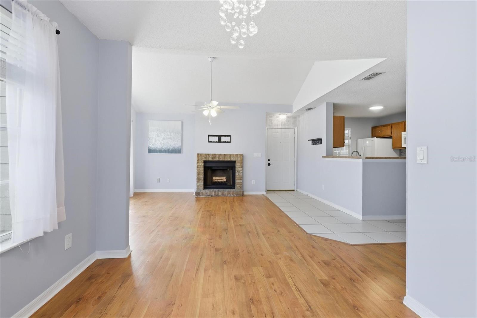 Image 12 of 60 For 966 Helmsley Court 100