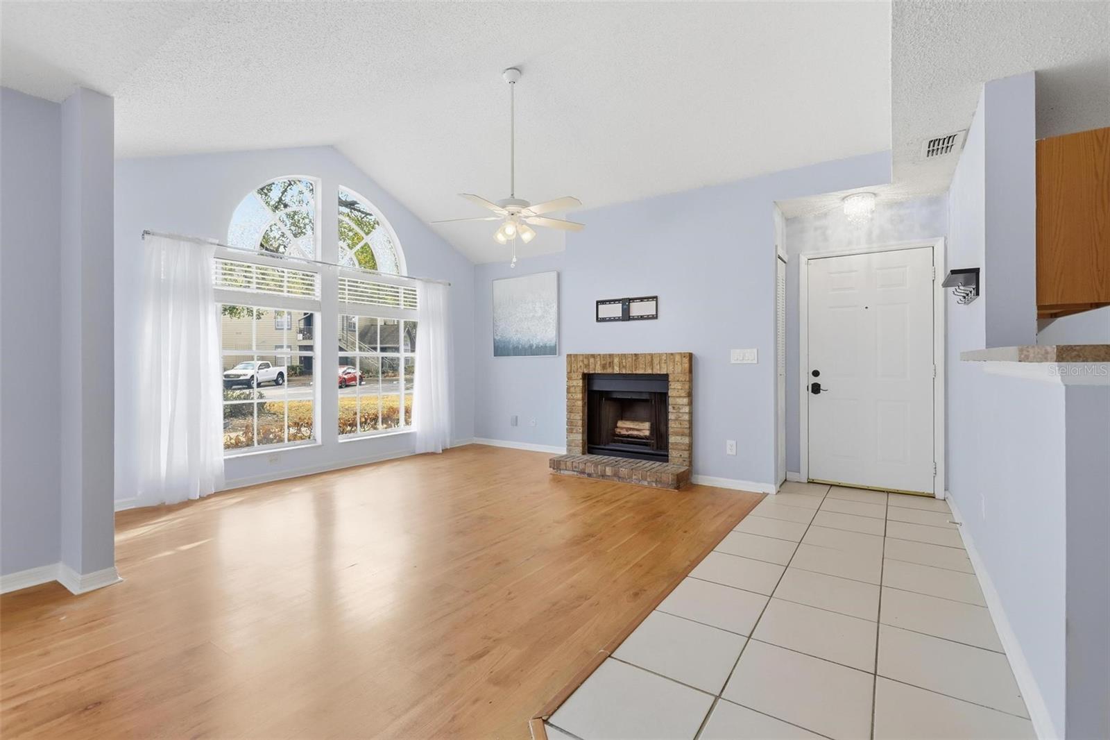 Image 13 of 60 For 966 Helmsley Court 100