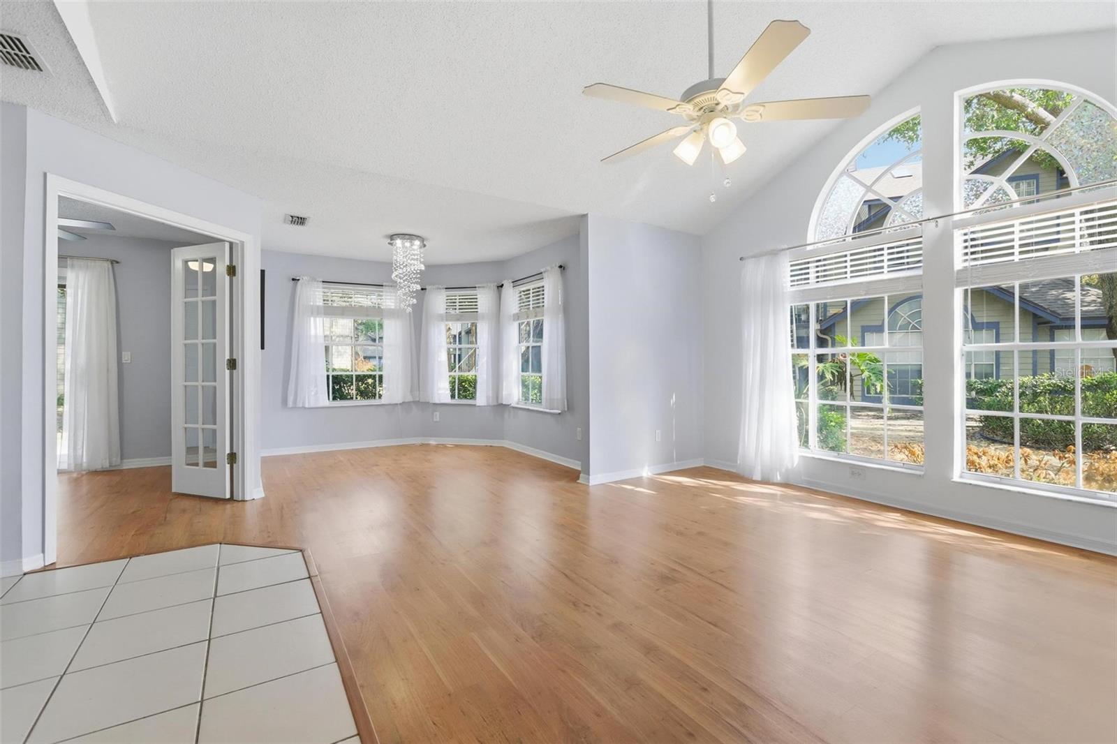 Image 14 of 60 For 966 Helmsley Court 100