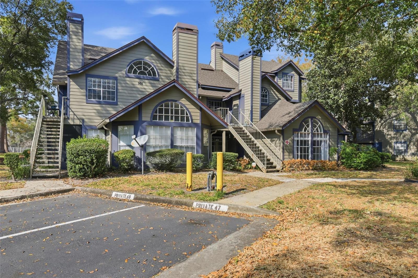 Image 2 of 60 For 966 Helmsley Court 100