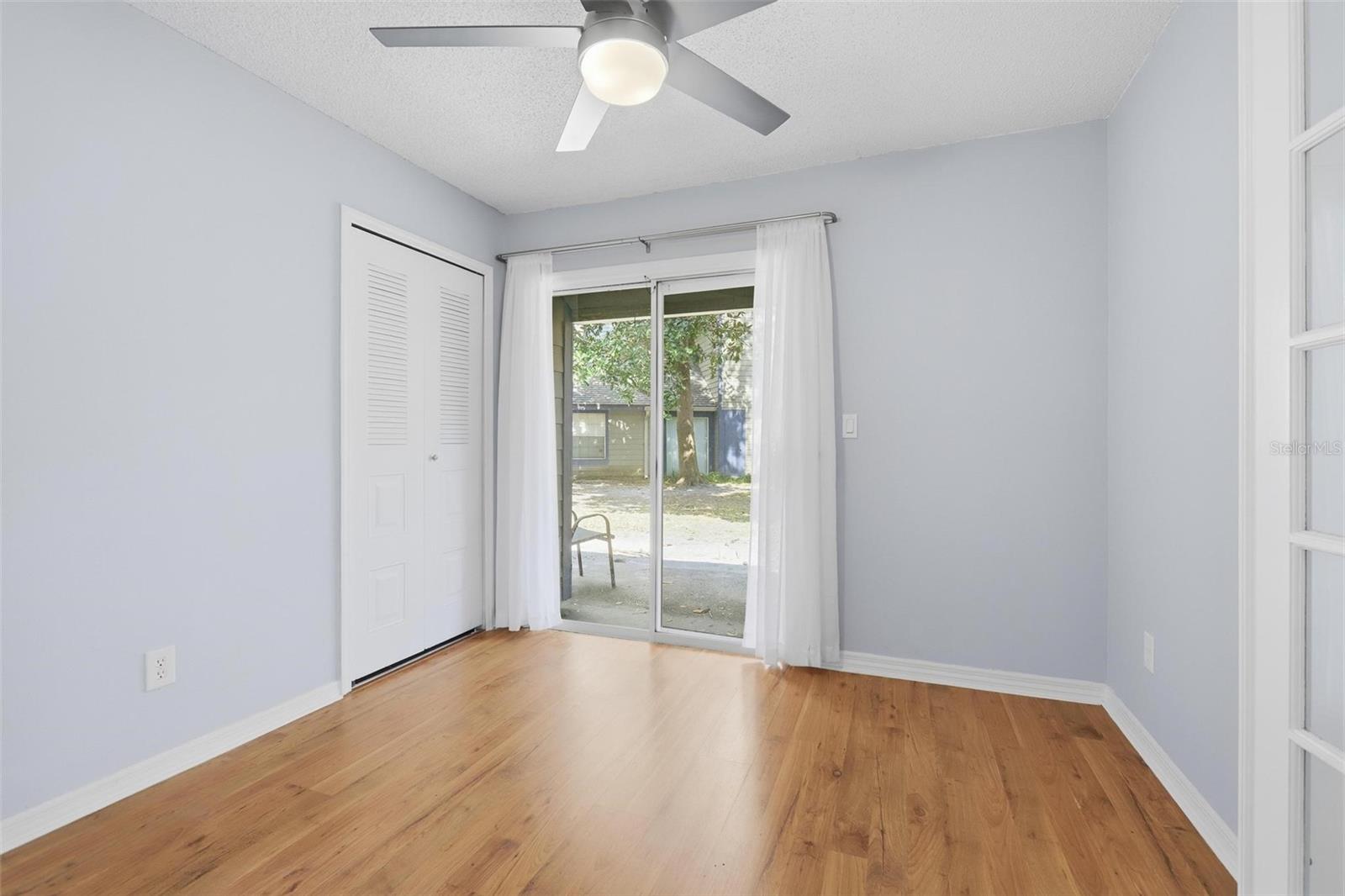 Image 22 of 60 For 966 Helmsley Court 100