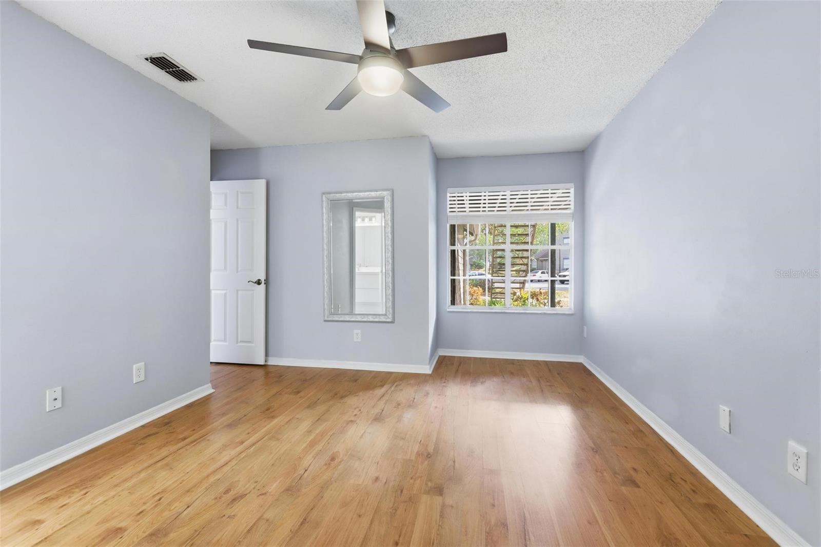 Image 25 of 60 For 966 Helmsley Court 100