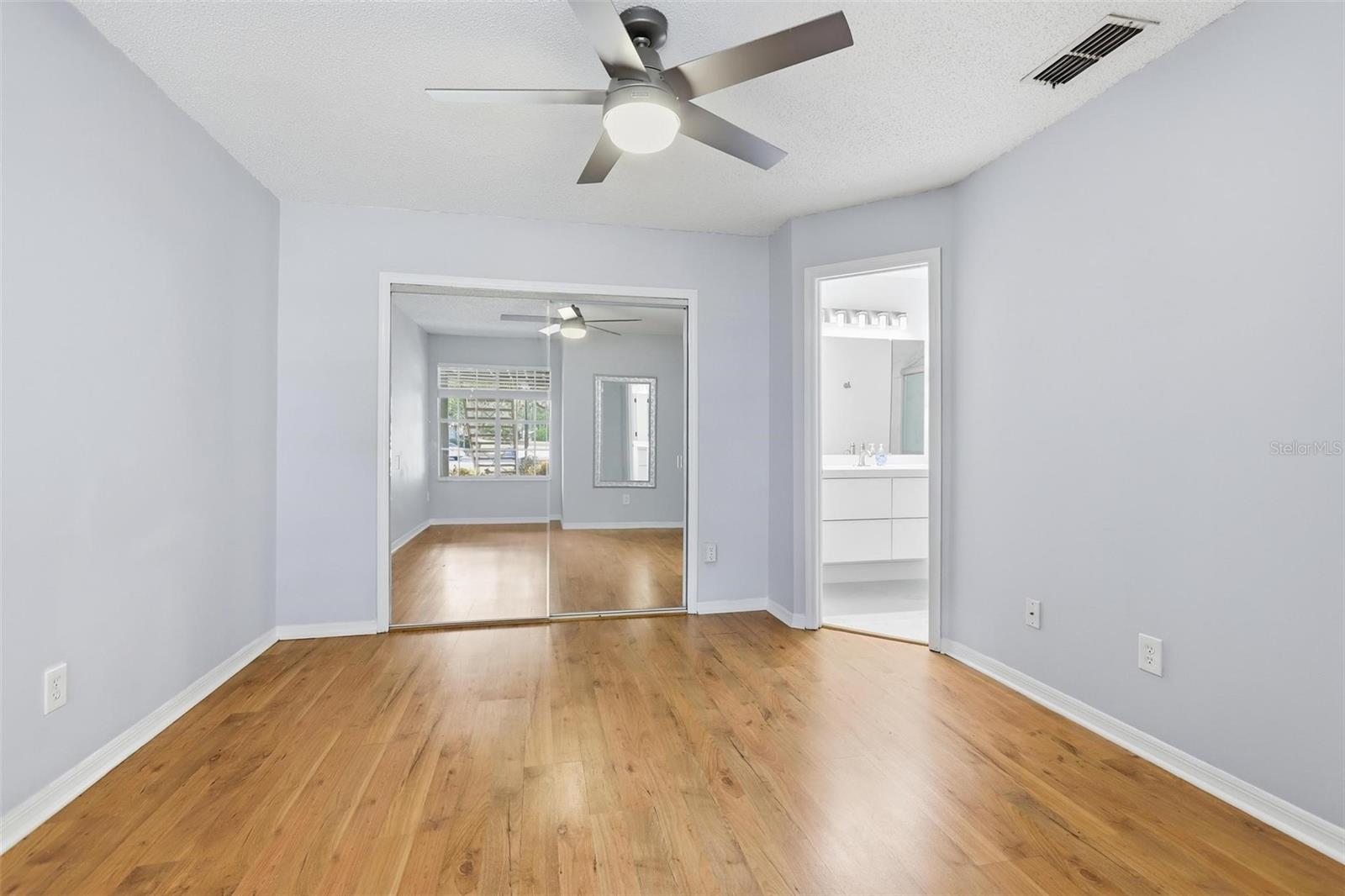 Image 26 of 60 For 966 Helmsley Court 100