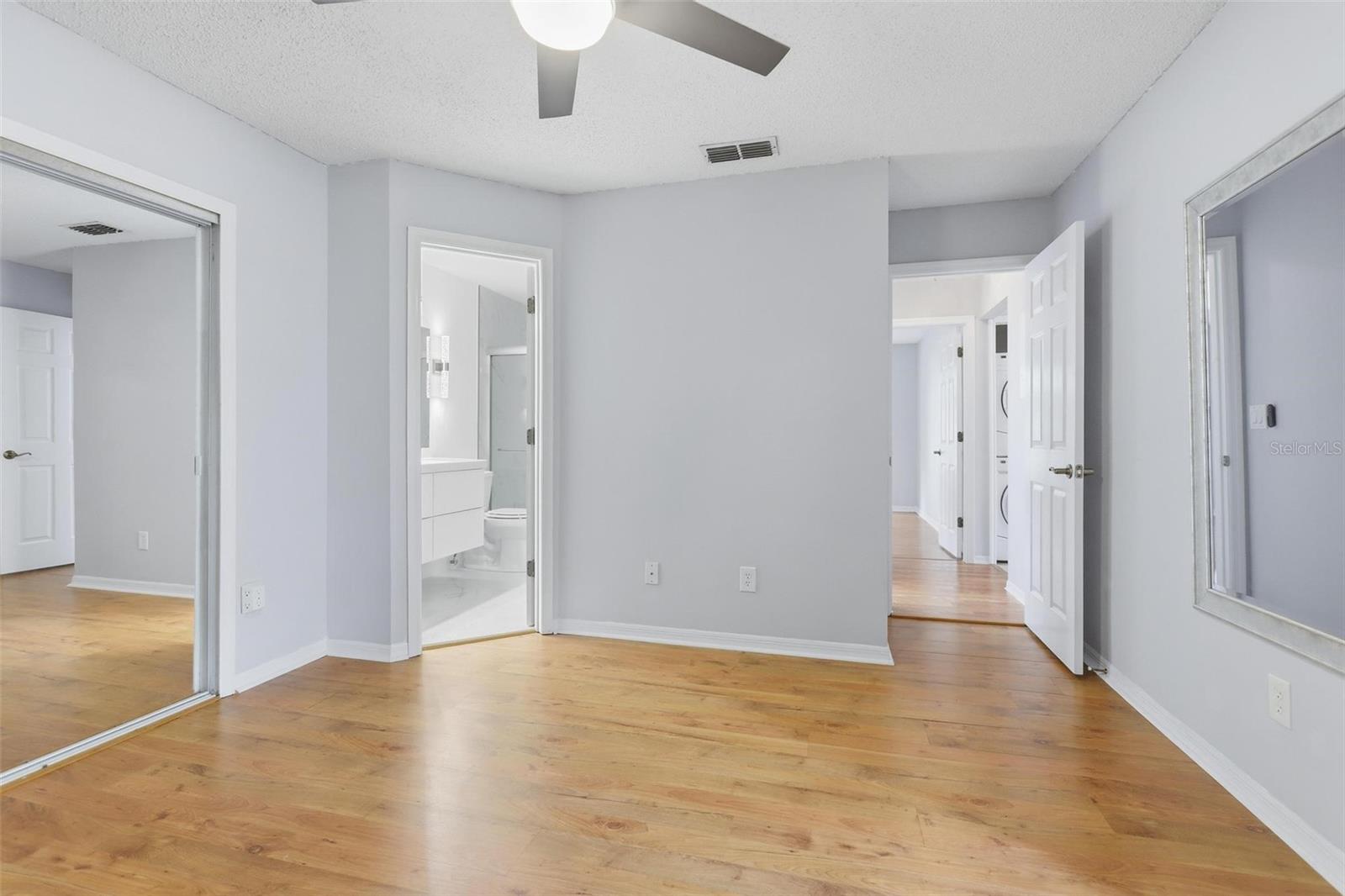 Image 27 of 60 For 966 Helmsley Court 100