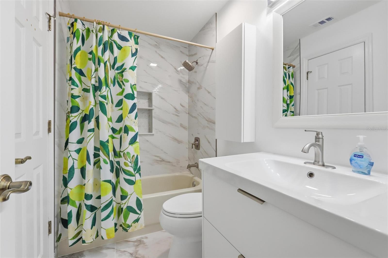 Image 28 of 60 For 966 Helmsley Court 100