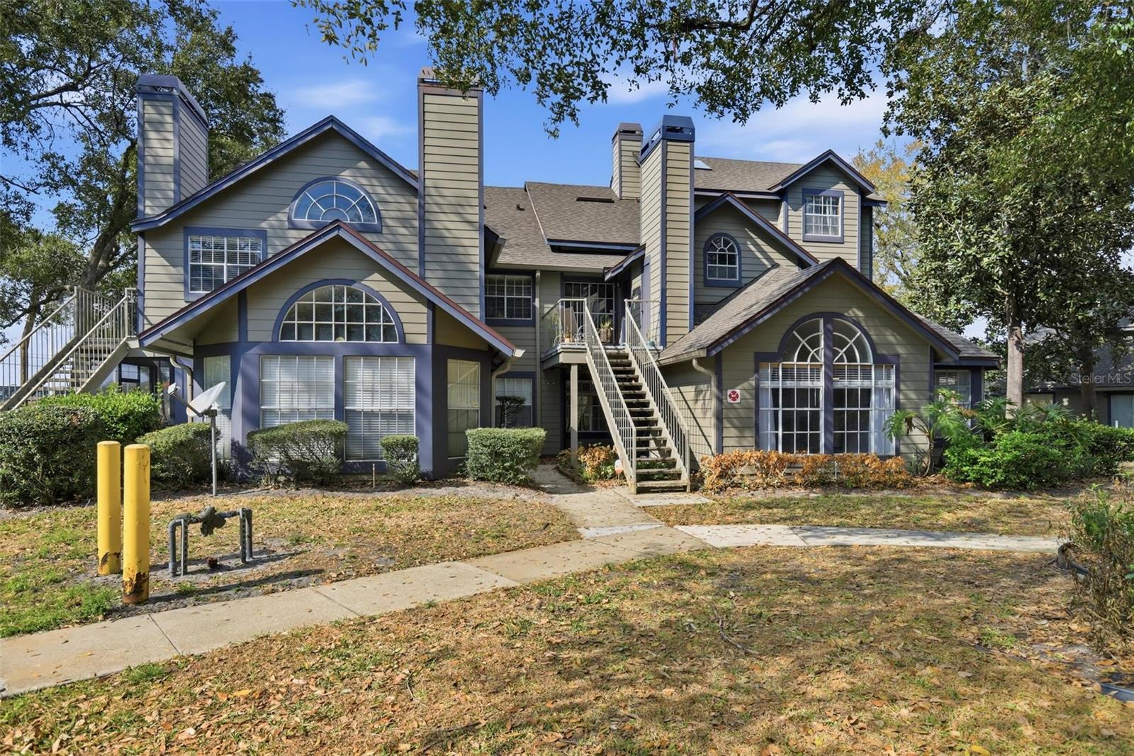 Image 3 of 60 For 966 Helmsley Court 100