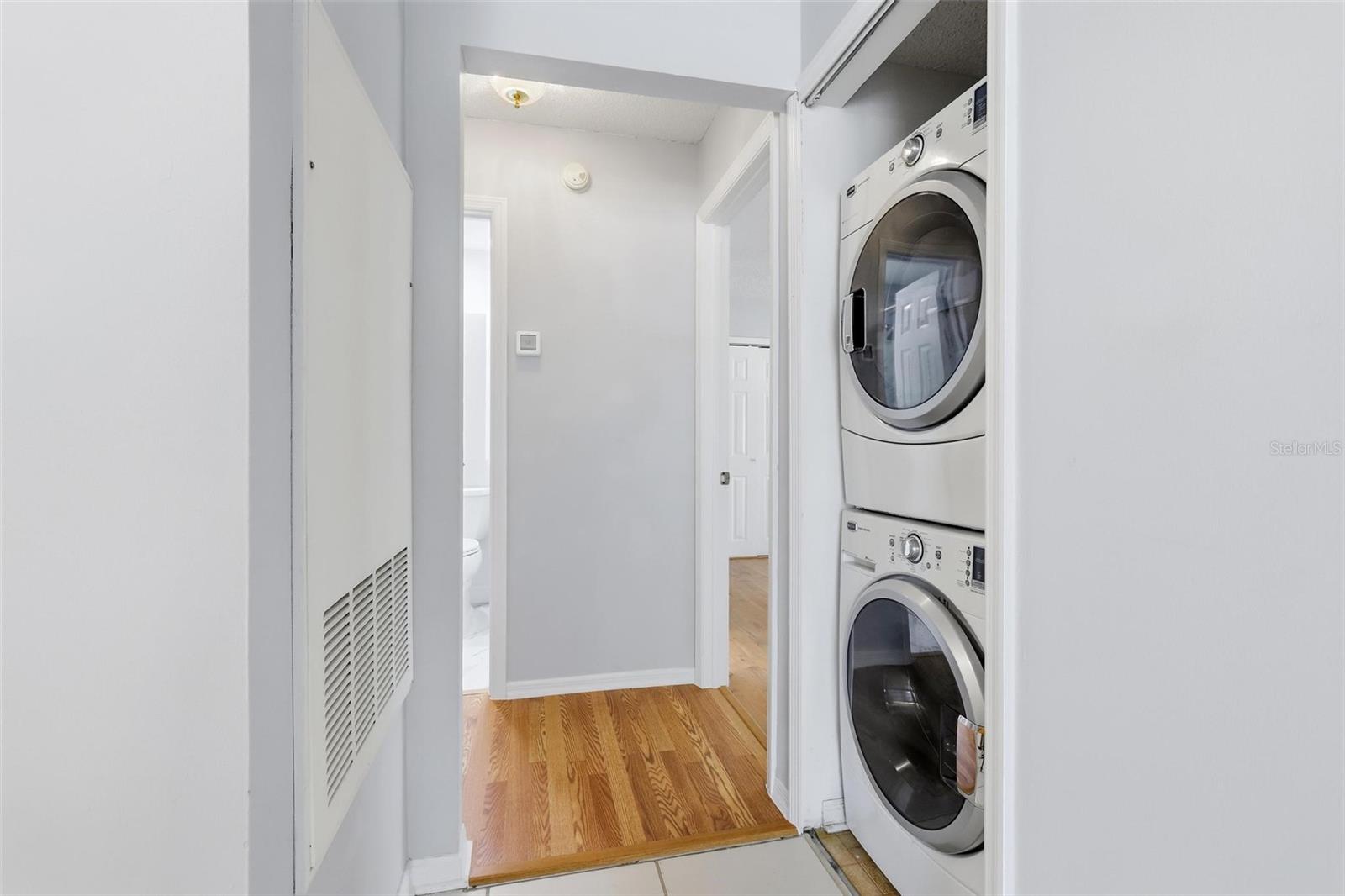 Image 31 of 60 For 966 Helmsley Court 100