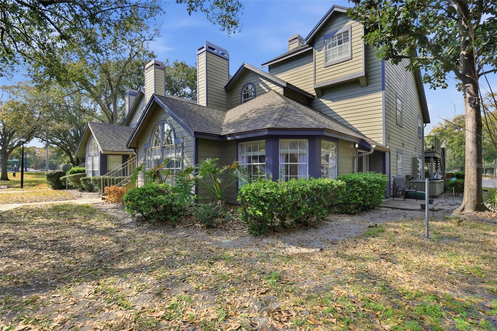 Image 32 of 60 For 966 Helmsley Court 100