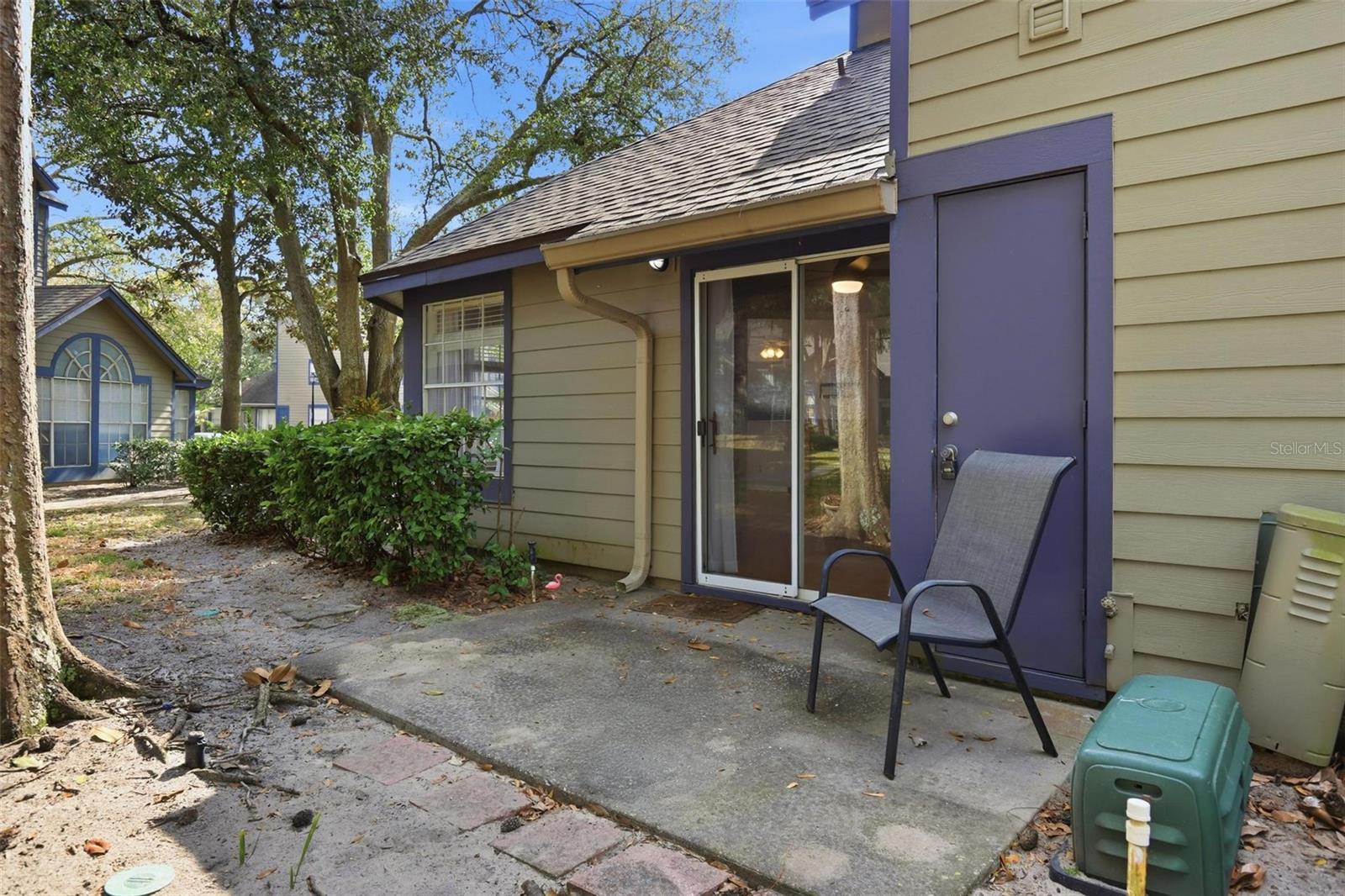 Image 34 of 60 For 966 Helmsley Court 100