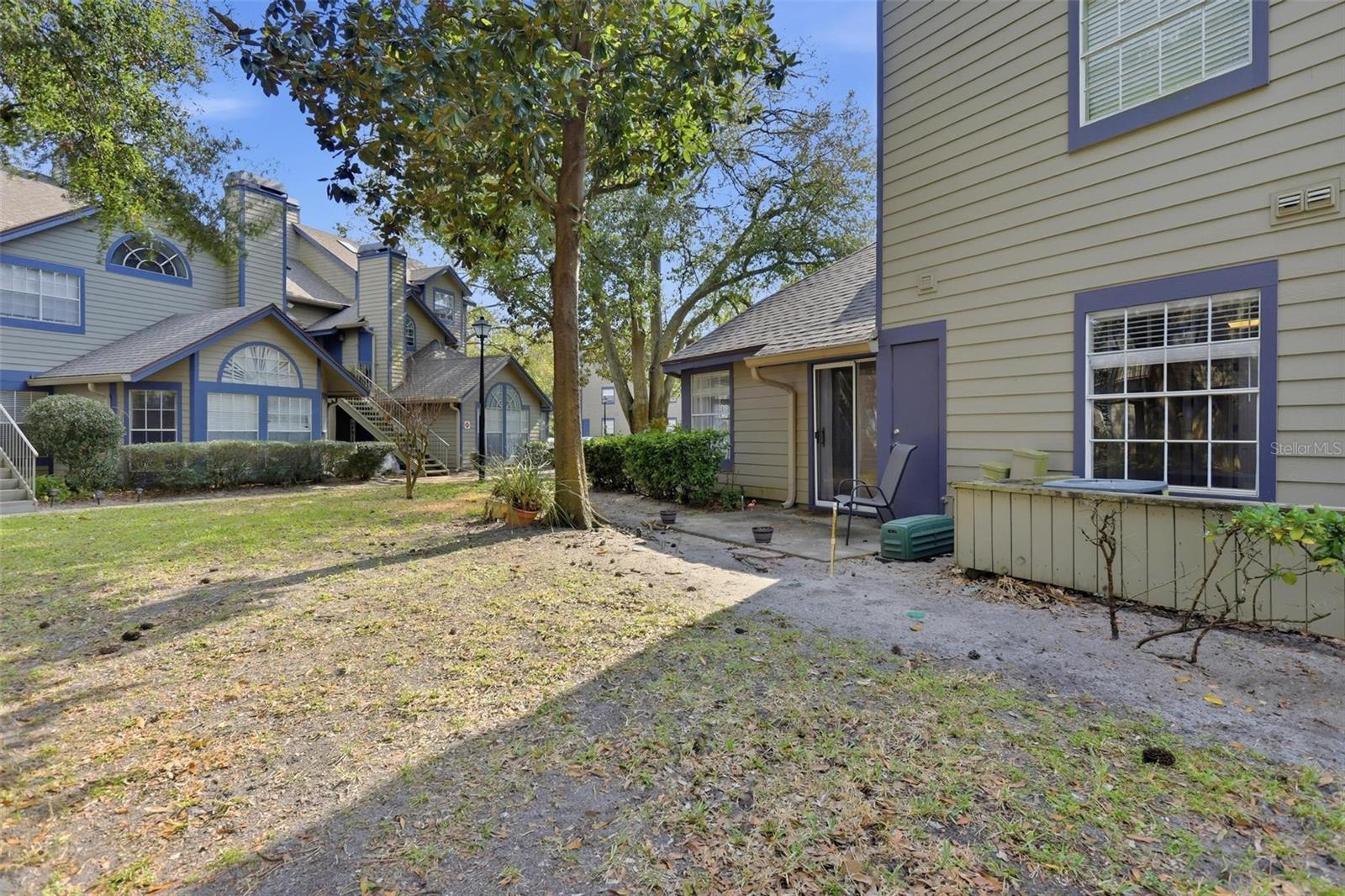 Image 35 of 60 For 966 Helmsley Court 100