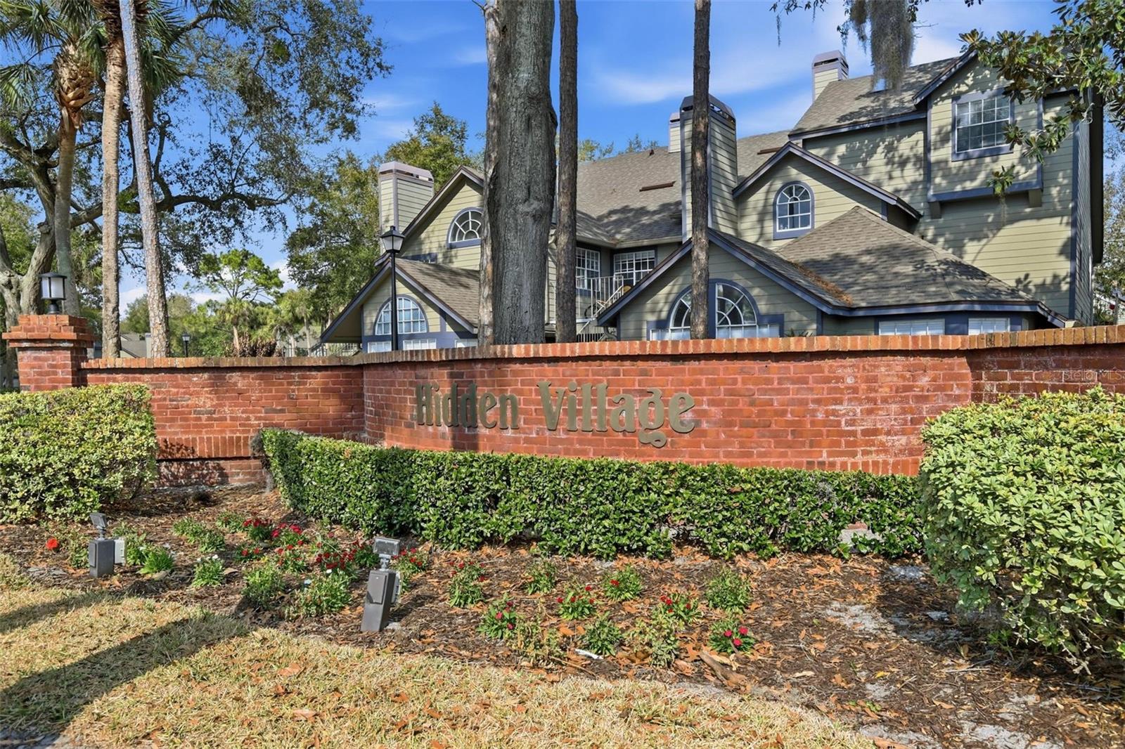 Image 36 of 60 For 966 Helmsley Court 100