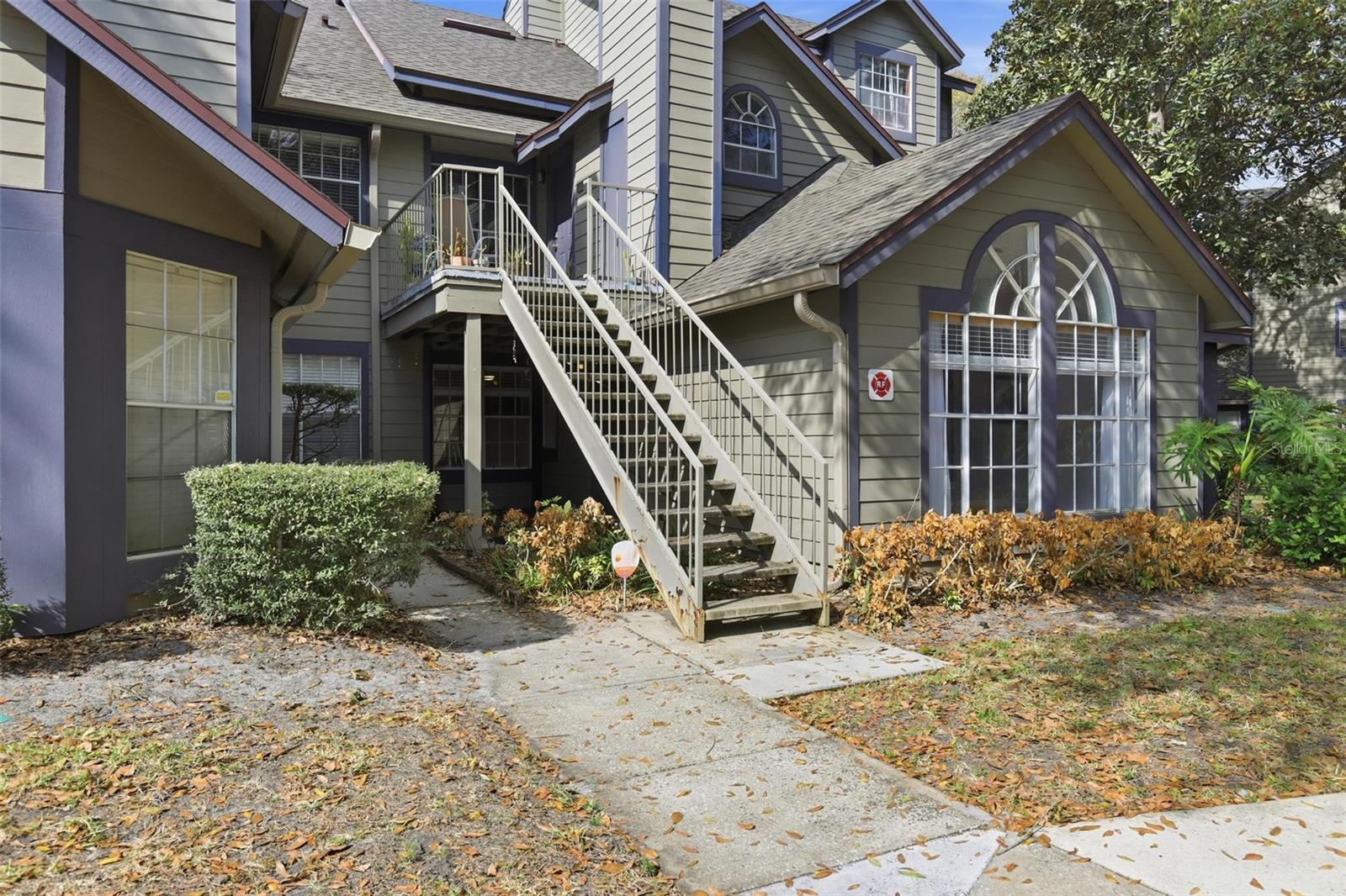 Image 4 of 60 For 966 Helmsley Court 100